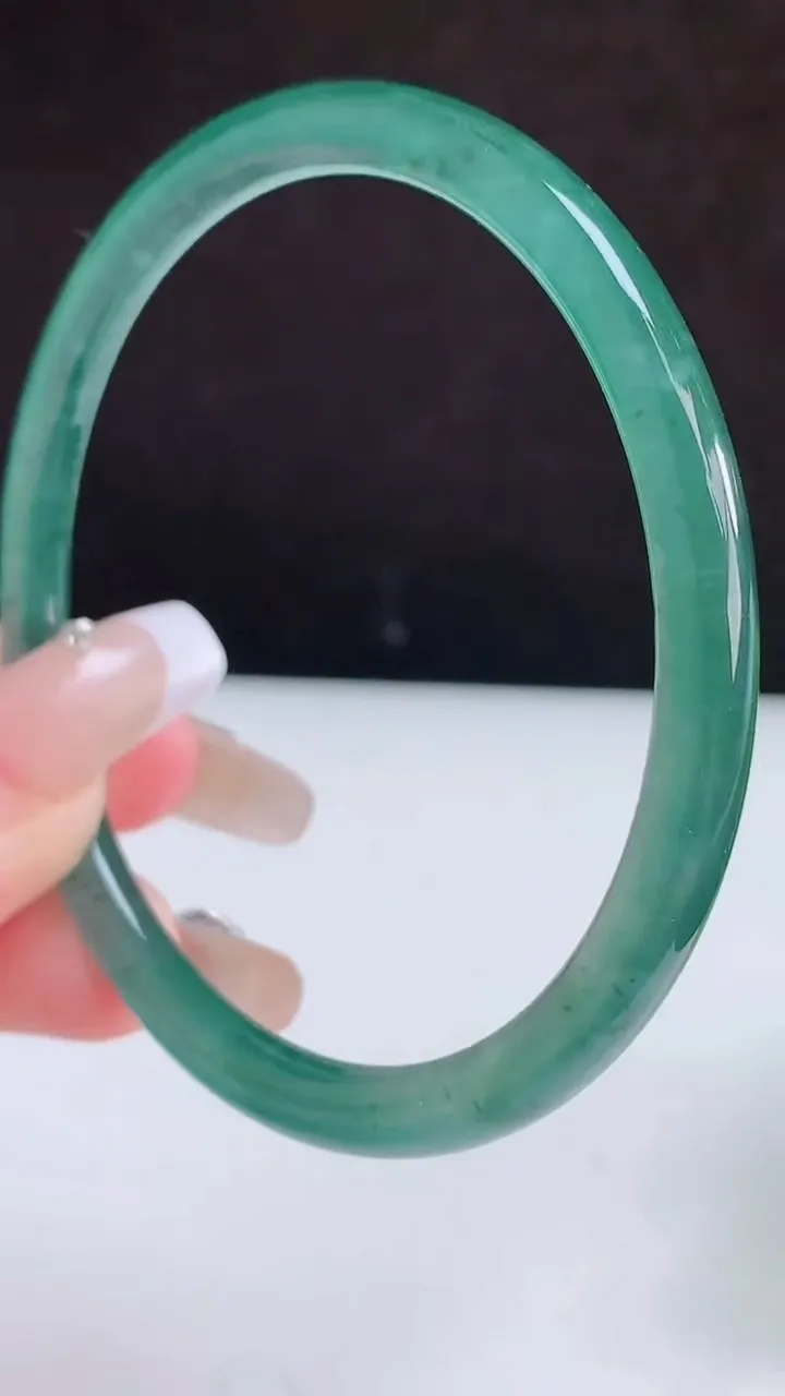 圈口58-59翡翠a货蓝圆条手镯尺寸58.3-4.8，重量:16.52g2月5日