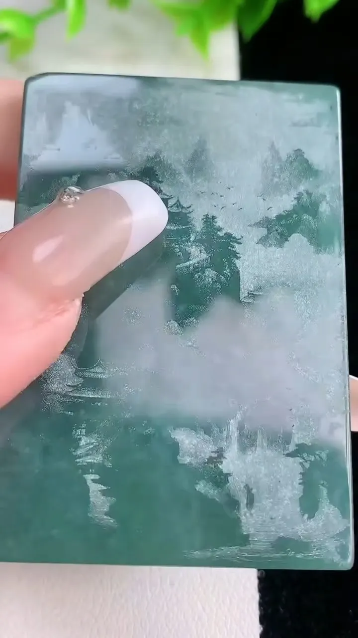 天然A货翡翠阿弥陀佛吊坠，尺寸57.7-39-5，重量:37.89g
2月5日