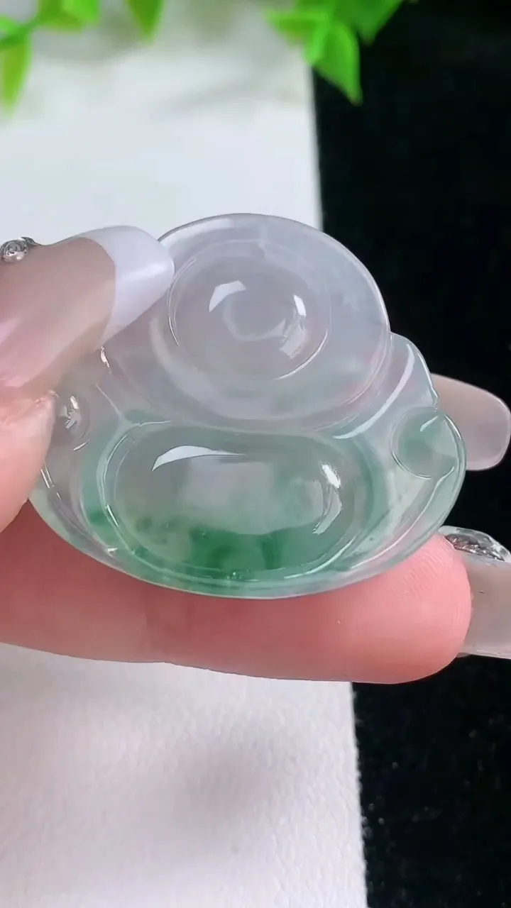 天然A货翡翠冰种飘花佛公吊坠，尺寸28.8-32.6-5.8，重量:8.34g
2月5日