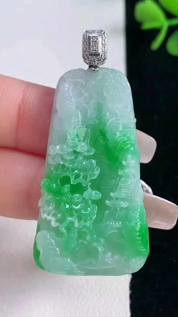 天然A货翡翠山水牌吊坠，尺寸42-23-6.2，重量:12.98g
2月5日