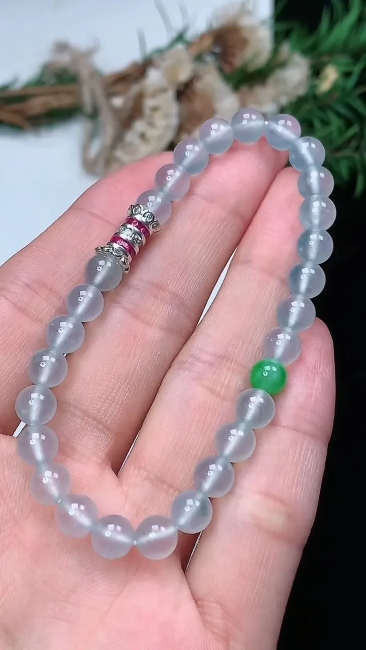 天然A货翡翠白冰圆珠手串，尺寸5.9-28颗，重量:11.47g2月5日
工厂直销收藏佳品,种好水足，色泽均匀，有种有色，上手高大气！