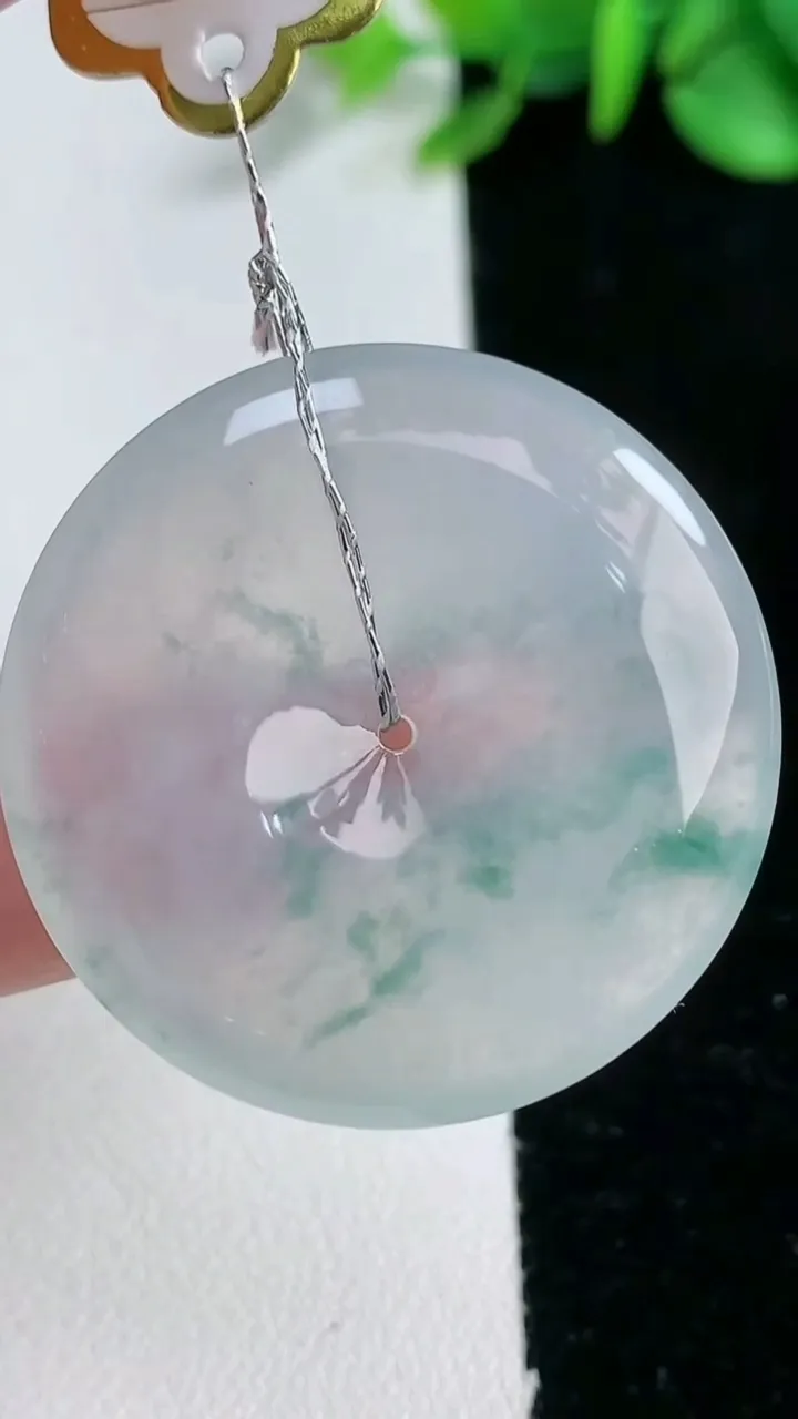 天然A货翡翠种飘花平安扣吊坠，尺34.7-5.8，重量:14.38g
2月5日