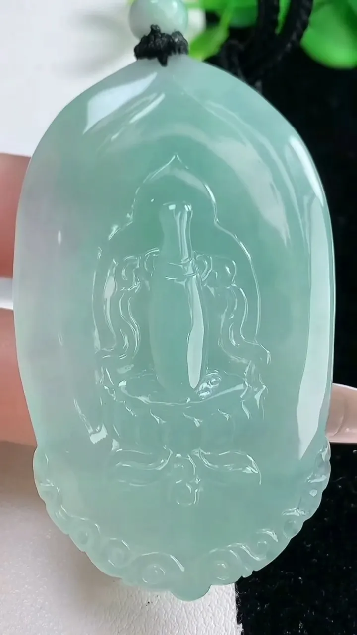 天然A货翡翠大势至菩萨吊坠，尺寸62.3-38-9，重量:36.54g
2月5日