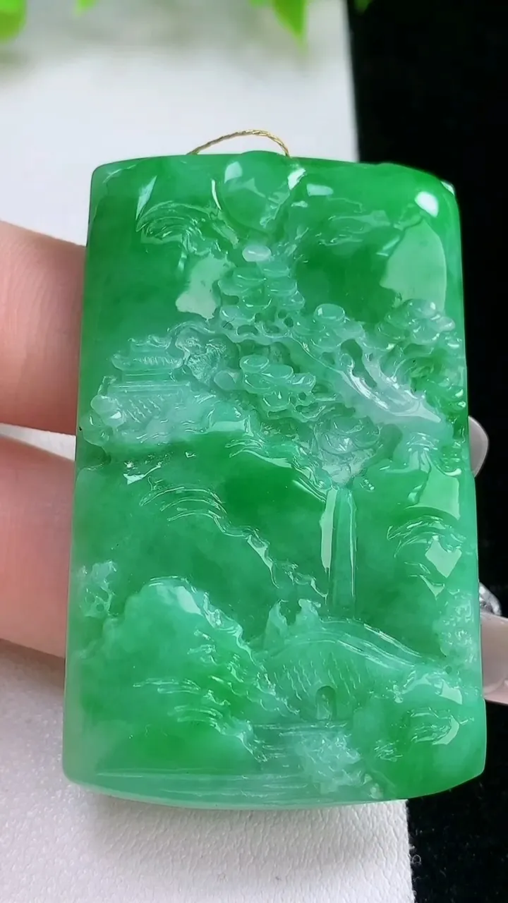 天然A货翡翠山水牌吊坠，尺寸52.2-32.7-5.4，重量:24.72g
2月5日