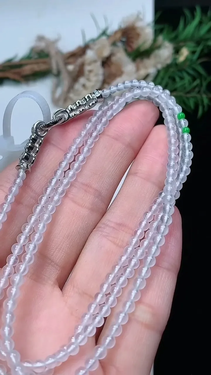 天然A货翡翠白冰小米珠项链，尺寸3.1-220颗，重量:13.30g2月5日
工厂直销收藏佳品,种好水足，色泽均匀，有种有色，上手高大气！