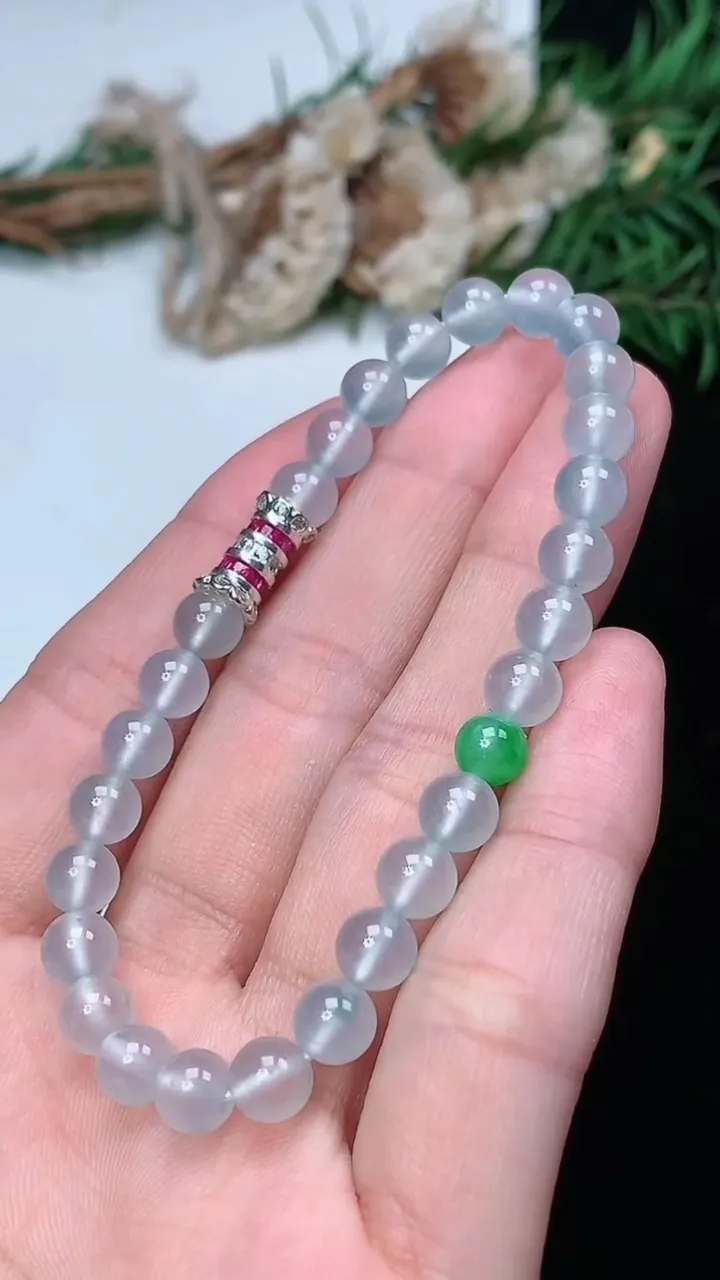 天然A货翡翠白冰圆珠手串，尺寸5.9-28颗，重量:11.47g2月5日
工厂直销收藏佳品,种好水足，色泽均匀，有种有色，上手高大气！