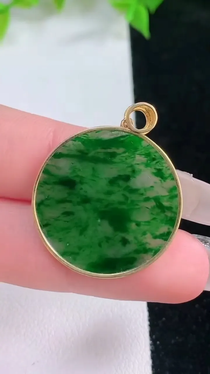 天然A货翡翠无事牌吊坠，尺寸25.2-1.5，重量:3.39g
2月5日