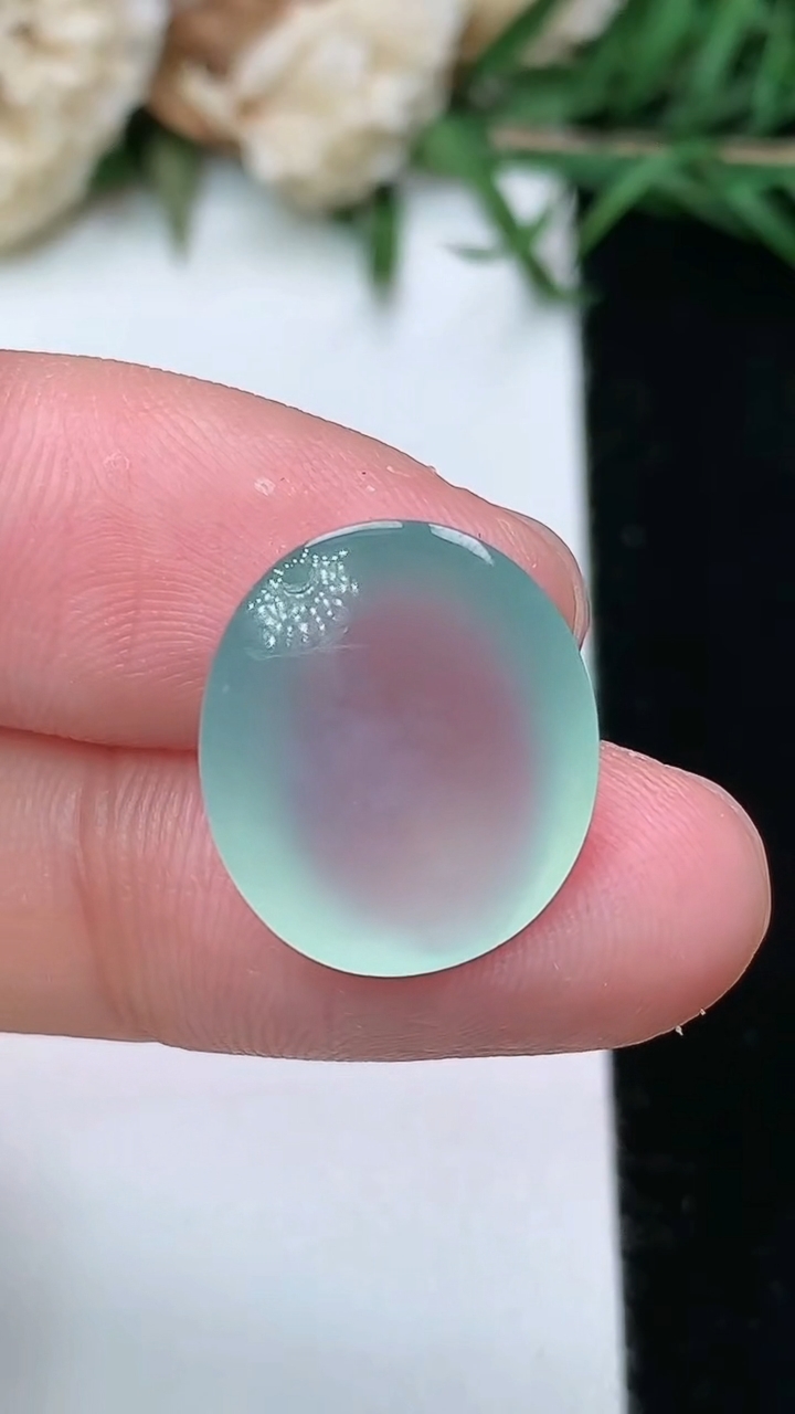 天然A货翡翠白冰蛋面镶嵌件，尺寸15.9-13.5-7，重量:2.49g
2月5日