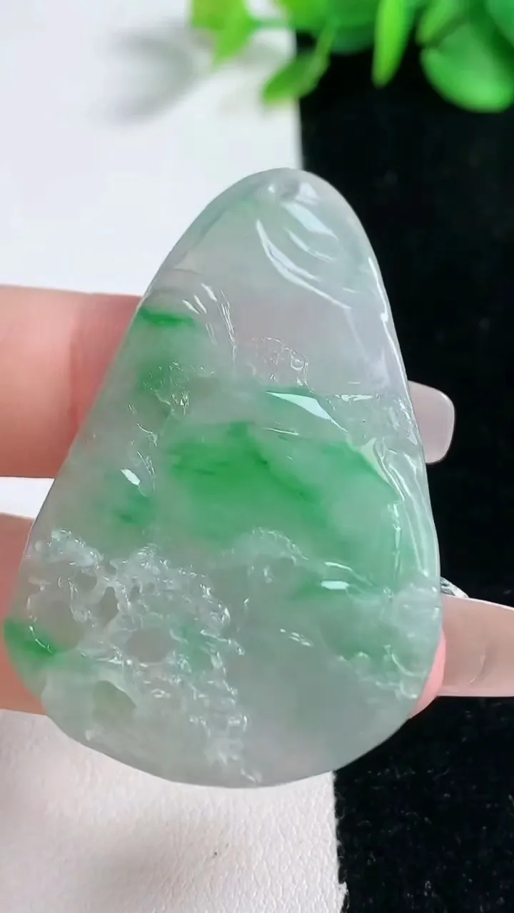 天然A货翡翠山水牌吊坠，尺寸48-33.5-4.8，重量:14.52g
2月5日