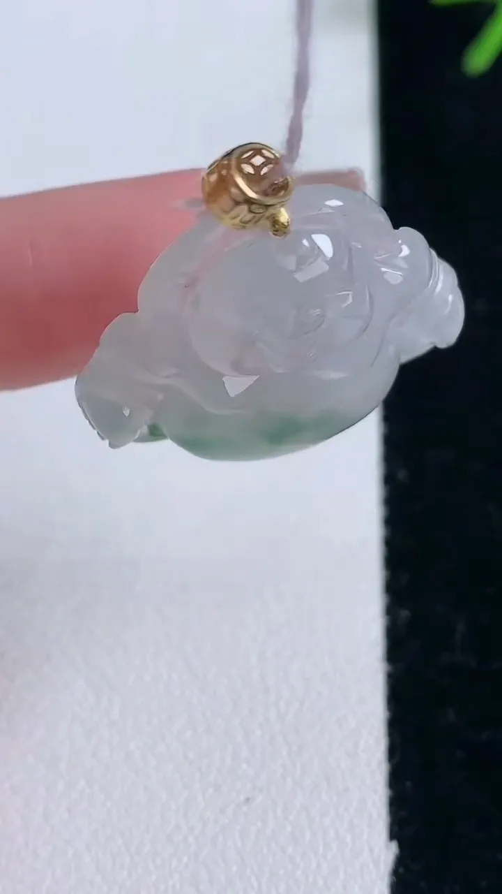 天然A货翡翠种飘花佛公吊坠，尺寸24.4-26.2-6.7，重量:6.58g
2月5日