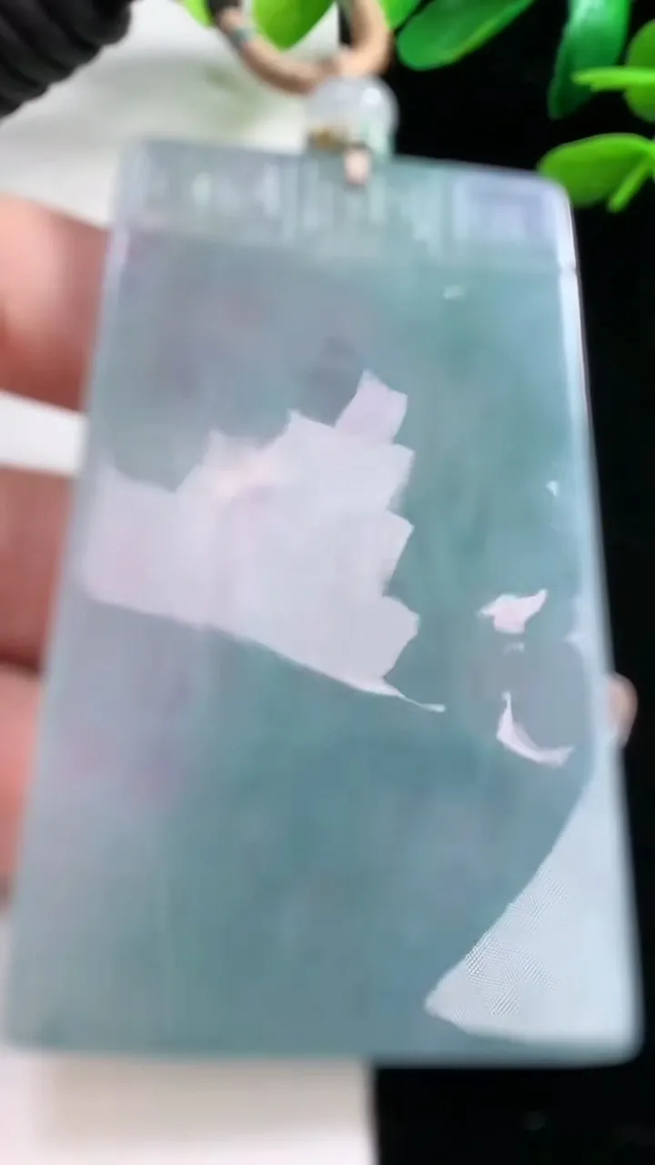 天然A货翡翠种紫罗兰大日如来吊坠，尺寸72-45.4-5.2，重量:50.89g
2月5日