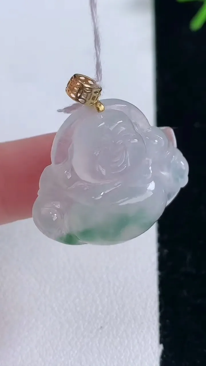 天然A货翡翠种飘花佛公吊坠，尺寸24.4-26.2-6.7，重量:6.58g
2月5日