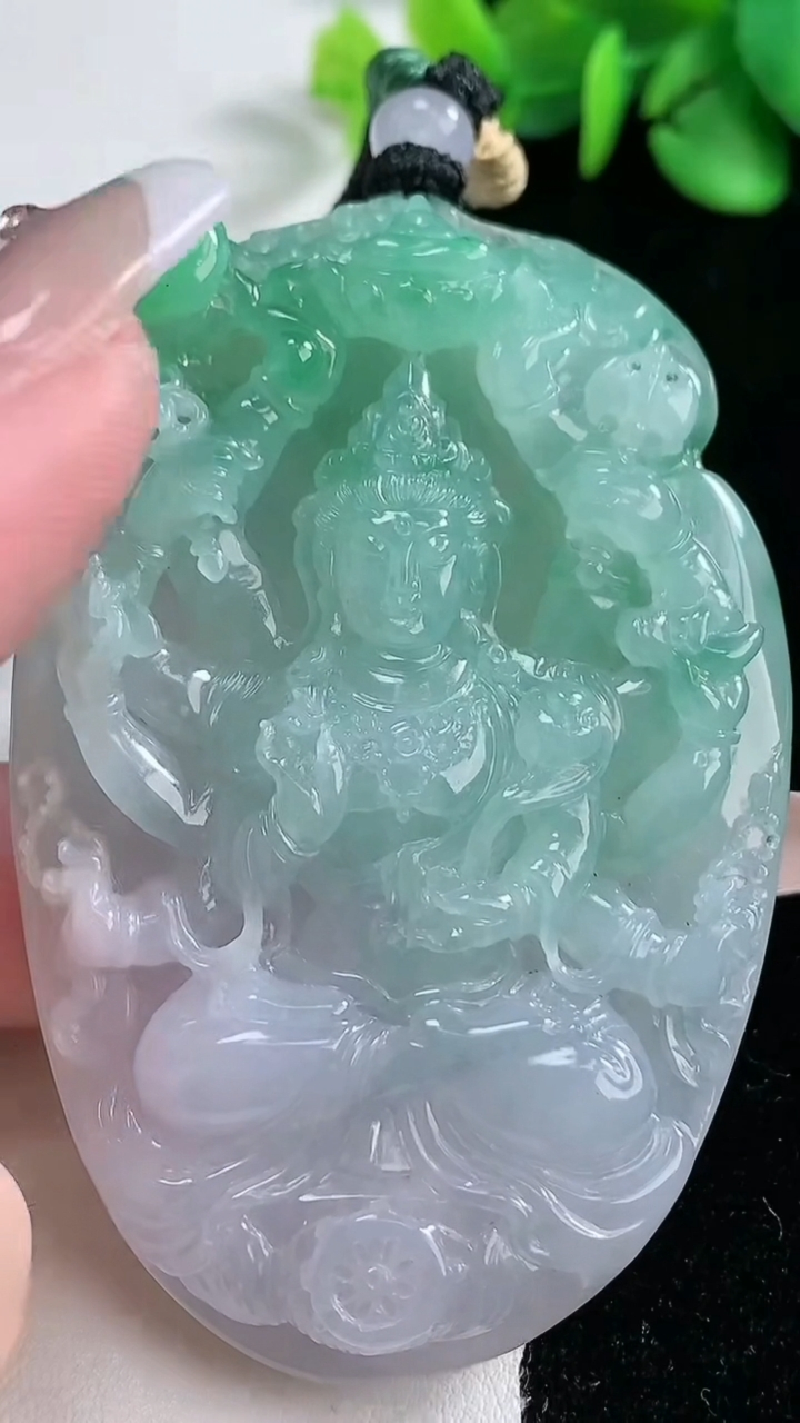 天然A货翡翠千手观音吊坠，尺寸70.5-46.7-11.6，重量:71.30g
2月5日
