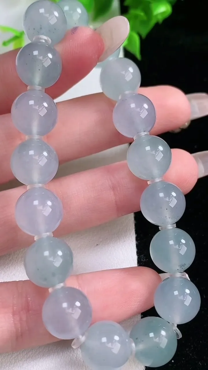 天然A货翡翠种飘花圆珠手串，尺寸10.7-17颗，重量:38.11g2月5日
工厂直销收藏佳品,种好