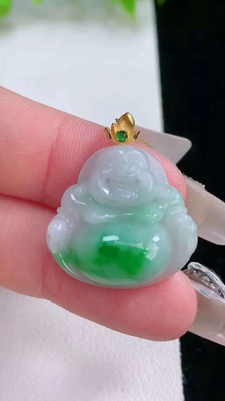 天然A货翡翠佛公吊坠，尺寸21.8-22.6-6，重量:4.35g
2月5日