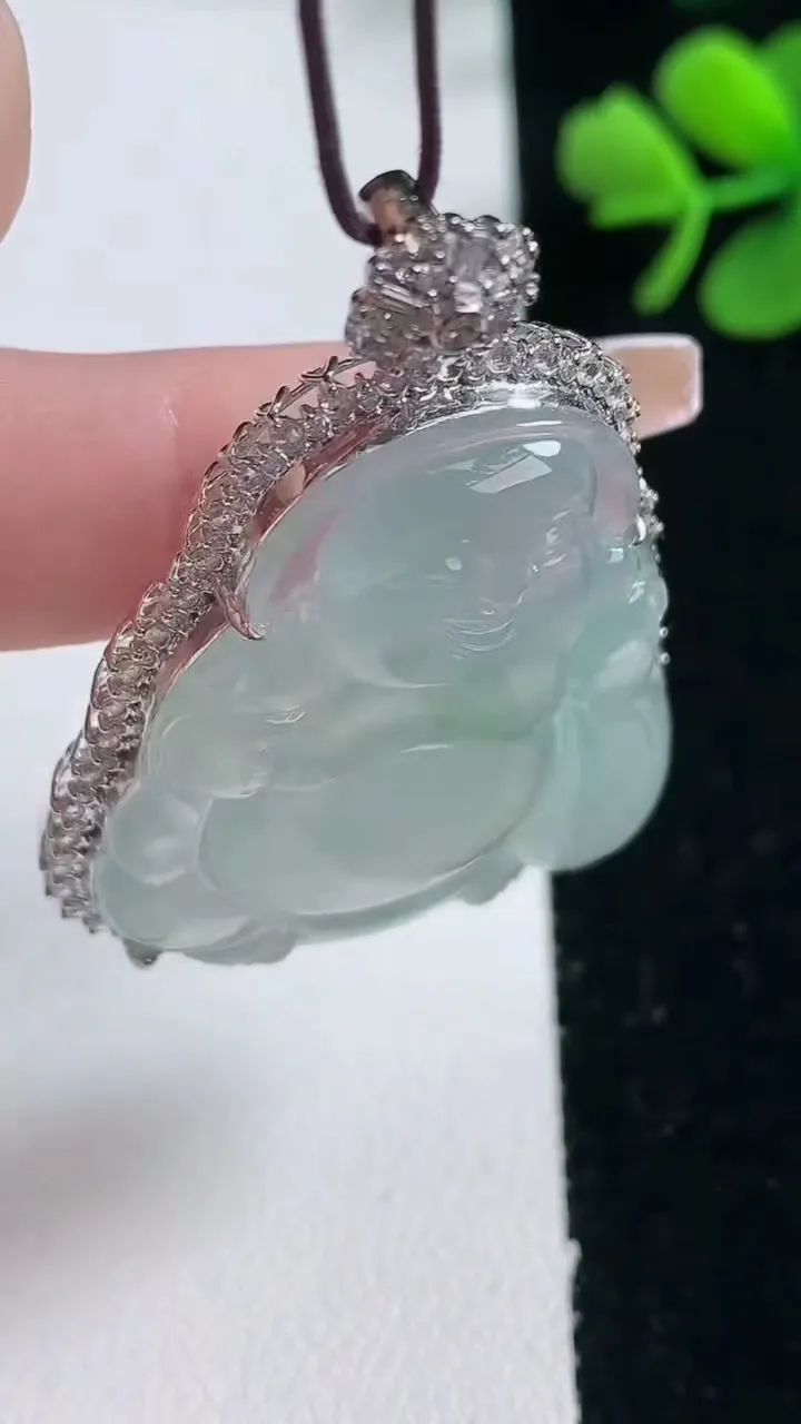 天然A货翡翠布袋佛吊坠，尺寸51.3-35.3-8.6，裸石39.3-31.4重量:15.63g
2月5日