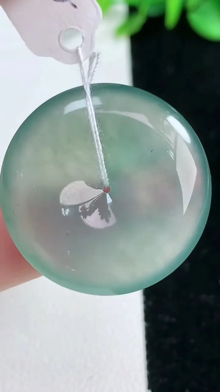 天然A货翡翠平安扣吊坠，尺寸29-5.5，重量:9.74g
2月5日