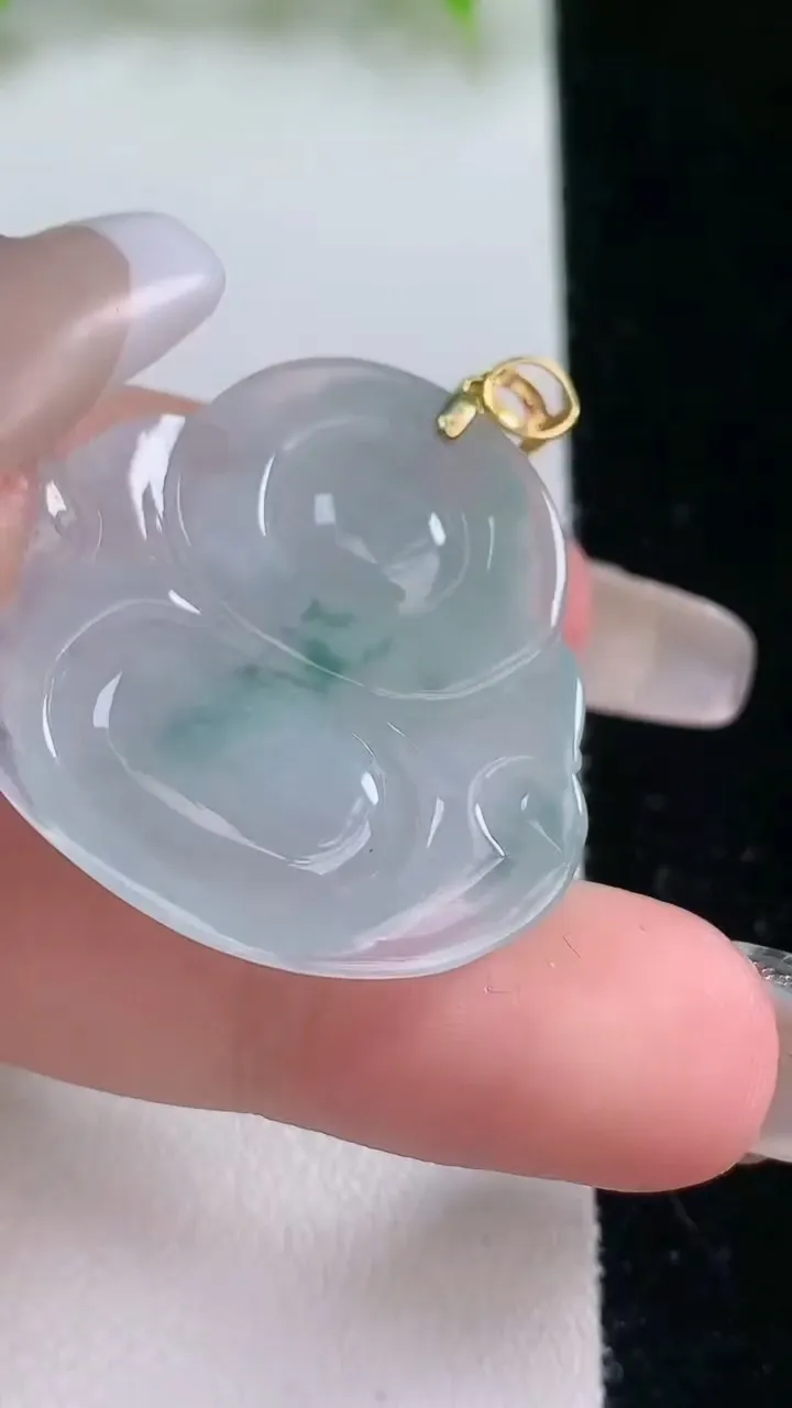 天然A货翡翠种飘花佛公吊坠，尺寸30-31-5.9，重量:8.78g
2月5日