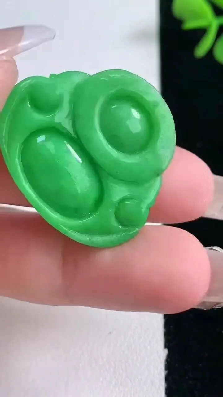 天然A货翡翠佛公吊坠，尺寸26-29-5.1，重量:6.14g
2月5日