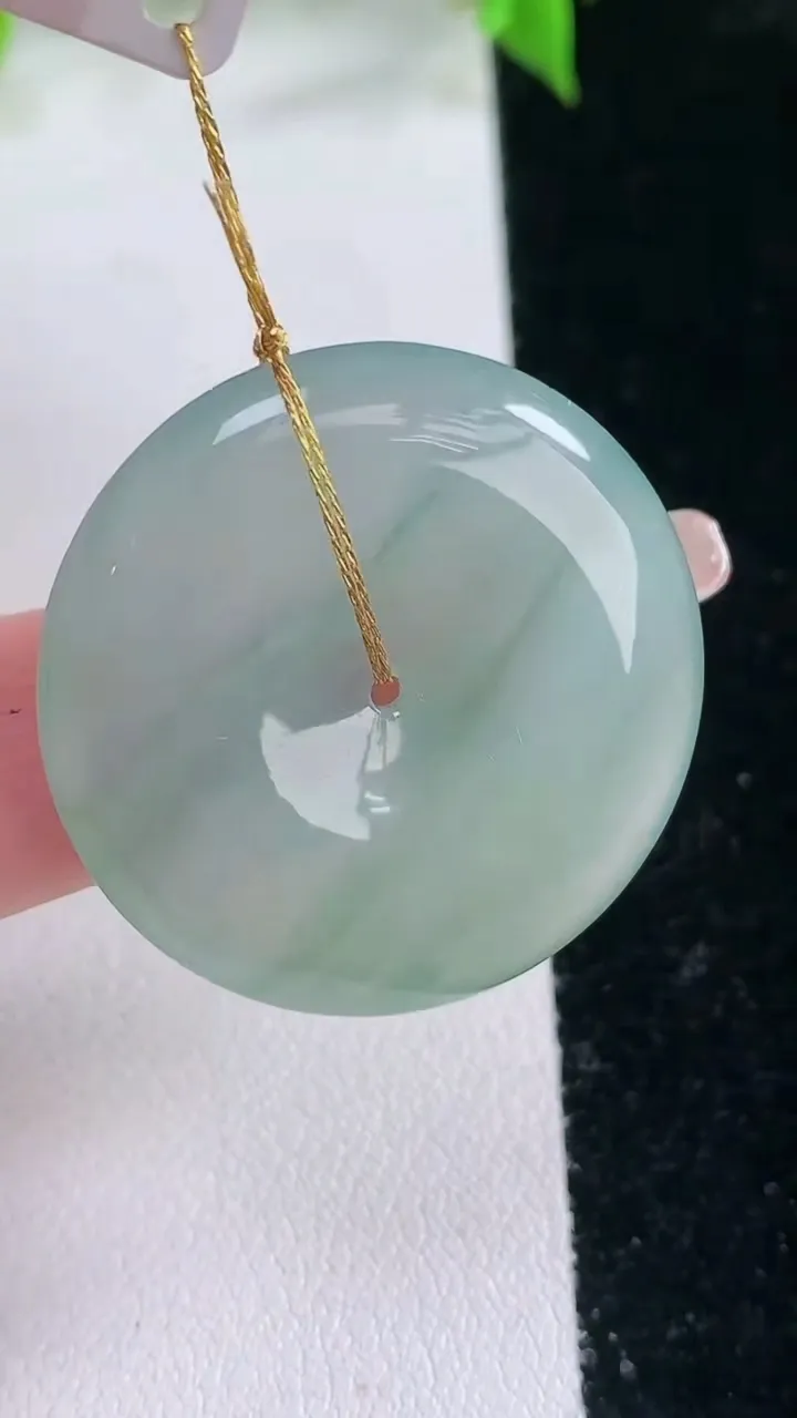 天然A货翡翠飘花平安扣吊坠，尺寸30.5-5，重量:11.21g
2月5日