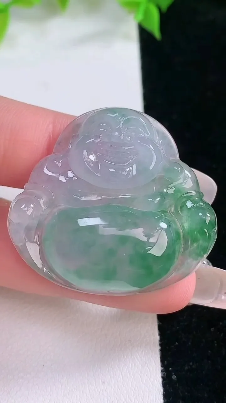 天然A货翡翠种飘花佛公吊坠，尺寸33.2-37-7，重量:12.67g
2月5日