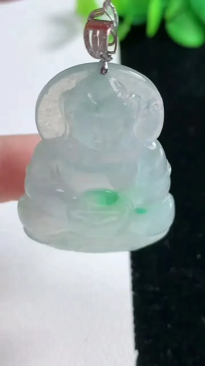 天然A货翡翠观音菩萨吊坠，尺寸46.3-30-5.6，重量:15.01g
2月5日