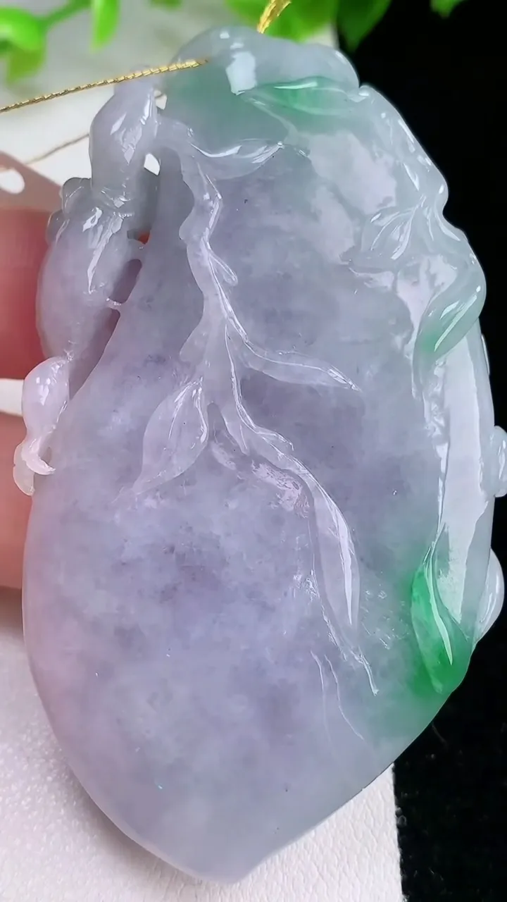 天然A货翡翠春带彩紫罗兰福瓜吊坠，尺寸72.2-42-8.7，重量:52.81g
2月5日