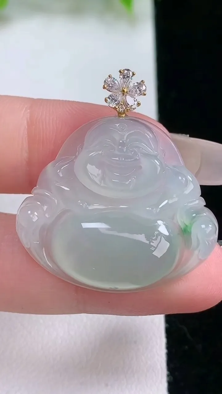 天然A货翡翠佛公吊坠，尺寸27-30.6-5.6，重量:6.98g
2月5日