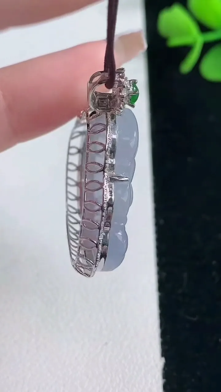 天然A货翡翠18K金紫罗兰佛公吊坠，尺寸35-31.4-7.6，裸石24-28.9重量:7.42g
2月5日