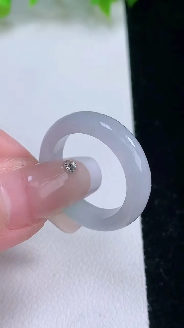 天然A货翡翠指环戒指，尺寸18.4-4.8-3.4，重量:3.99g2026年2月5日
工厂直销收藏