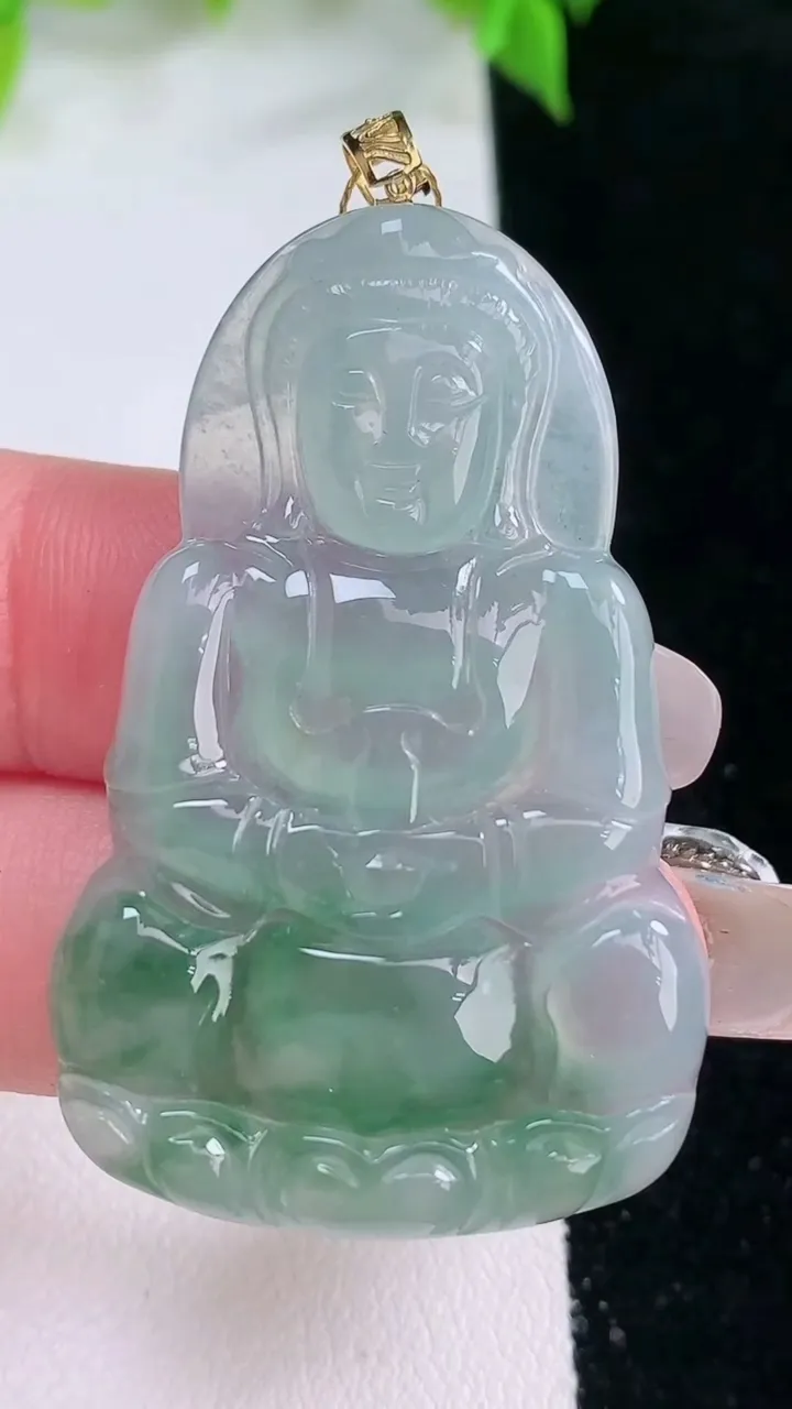 天然A货翡翠观音菩萨吊坠，尺寸44.8-28.5-3.8，重量:10.05g
2月5日