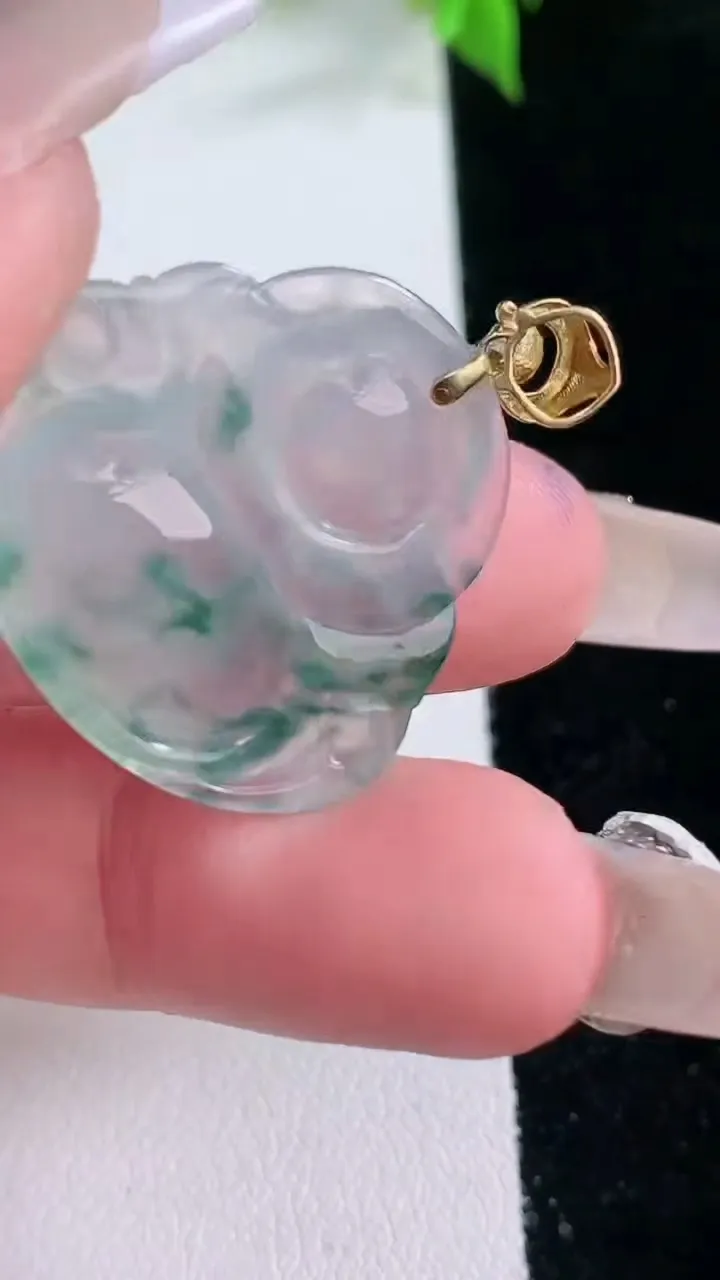 天然A货翡翠种飘花佛公吊坠，尺寸24.3-27.2-4.8，重量:5.14g
2月5日