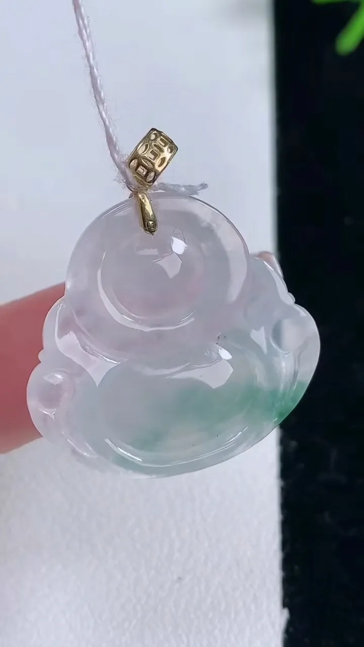 天然A货翡翠种飘花佛公吊坠，尺寸24.4-26.2-6.7，重量:6.58g
2月5日