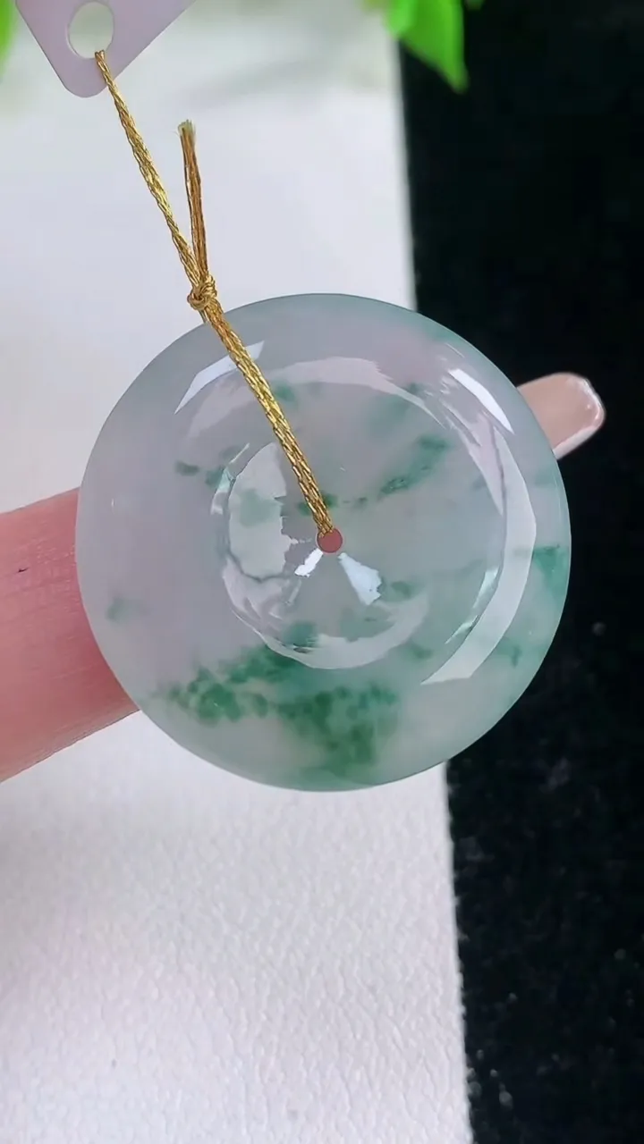 天然A货翡翠冰种飘花平安扣吊坠，尺寸26.2-5.7，重量:8.39g
2月5日