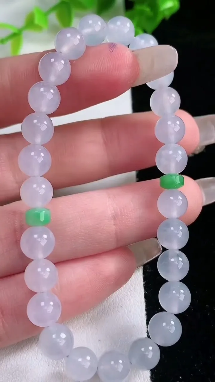 天然A货翡翠圆珠手串，尺寸6.8-25颗，重量:15.00g2月5日
工厂直销收藏佳品,种好水足，色泽均匀，有种有色，上手高大气！