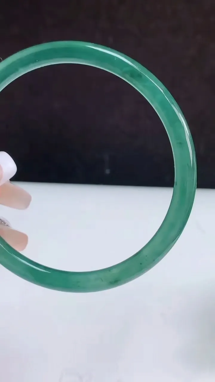圈口58-59翡翠a货蓝圆条手镯尺寸58.3-4.8，重量:16.52g2月5日