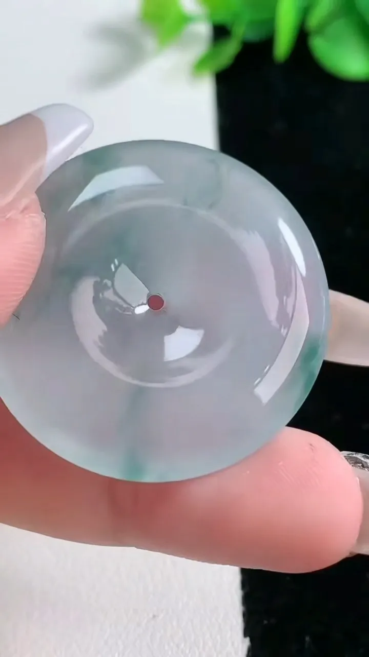 天然A货翡翠种飘花平安扣吊坠，尺寸34.5-5.8，重量:14.14g
2月5日