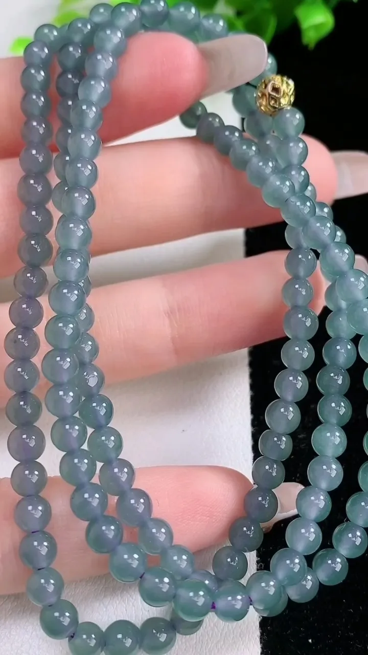 天然A货翡翠圆珠项链，尺寸4.6，重量:23.25g2月5日
工厂直销收藏佳品,种好水足，色泽均匀，