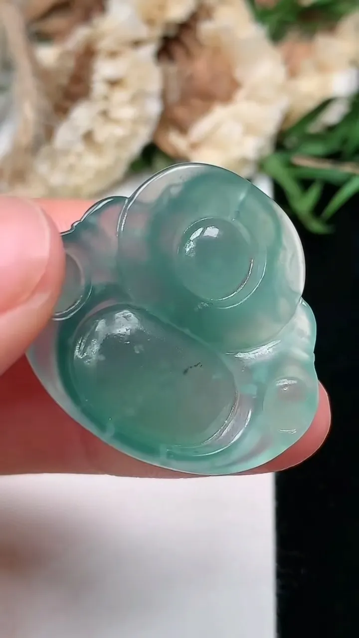 天然A货翡翠蓝水佛公吊坠，尺寸26.8-31.3-5.8，重量:7.10g
2月5日