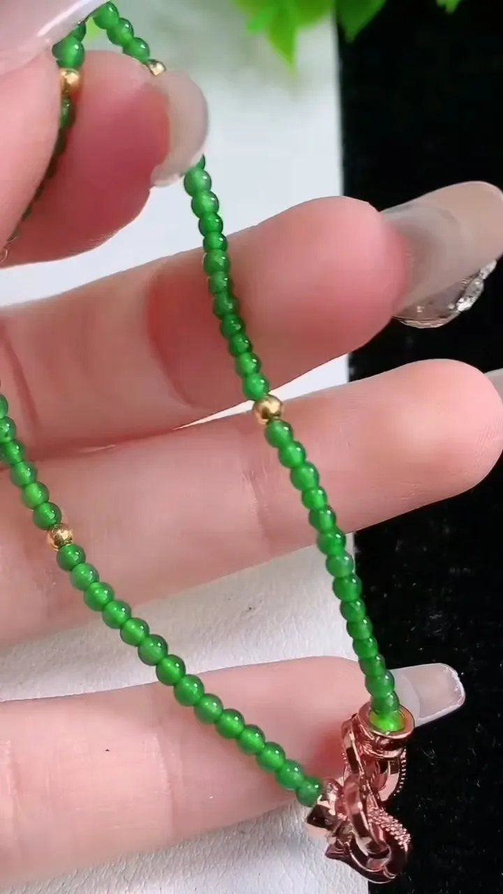 天然A货翡翠小米珠手串，尺寸2.3，重量:4.83g2月5日
工厂直销收藏佳品,种好水足，色泽均匀，