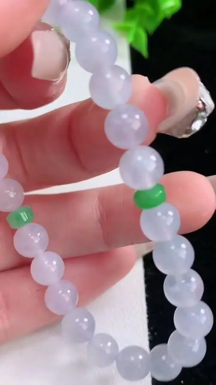 天然A货翡翠圆珠手串，尺寸6.8-25颗，重量:15.00g2月5日
工厂直销收藏佳品,种好水足，色泽均匀，有种有色，上手高大气！