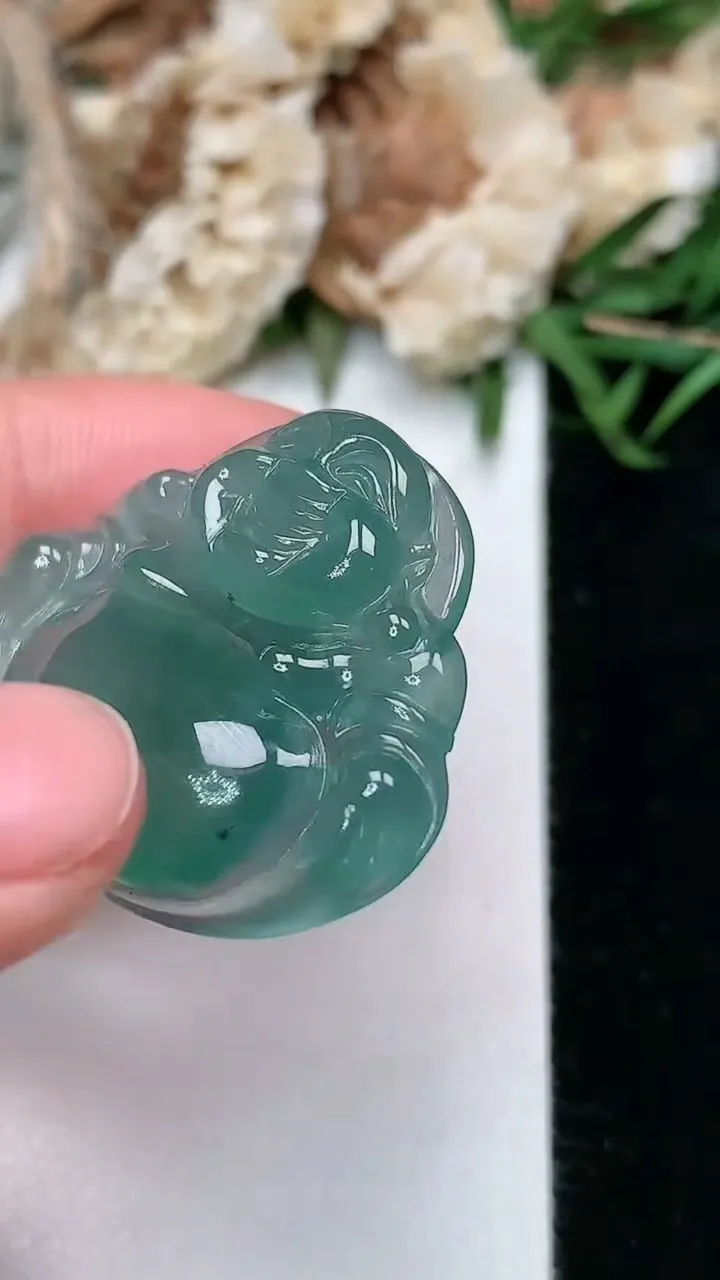 天然A货翡翠蓝水佛公吊坠，尺寸26.8-31.3-5.8，重量:7.10g
2月5日