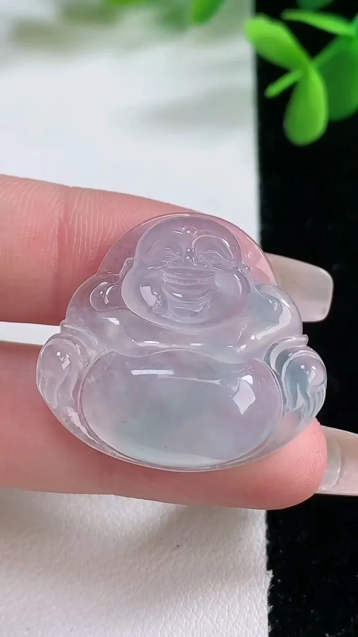 天然A货翡翠种白冰佛公吊坠，尺寸27.4-30.4-6.4，重量:8.98g
2月5日