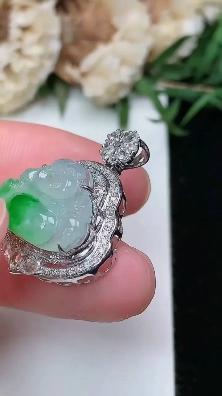 天然A货翡翠佛公吊坠，尺寸25.5-20.9-9.3
2月5日