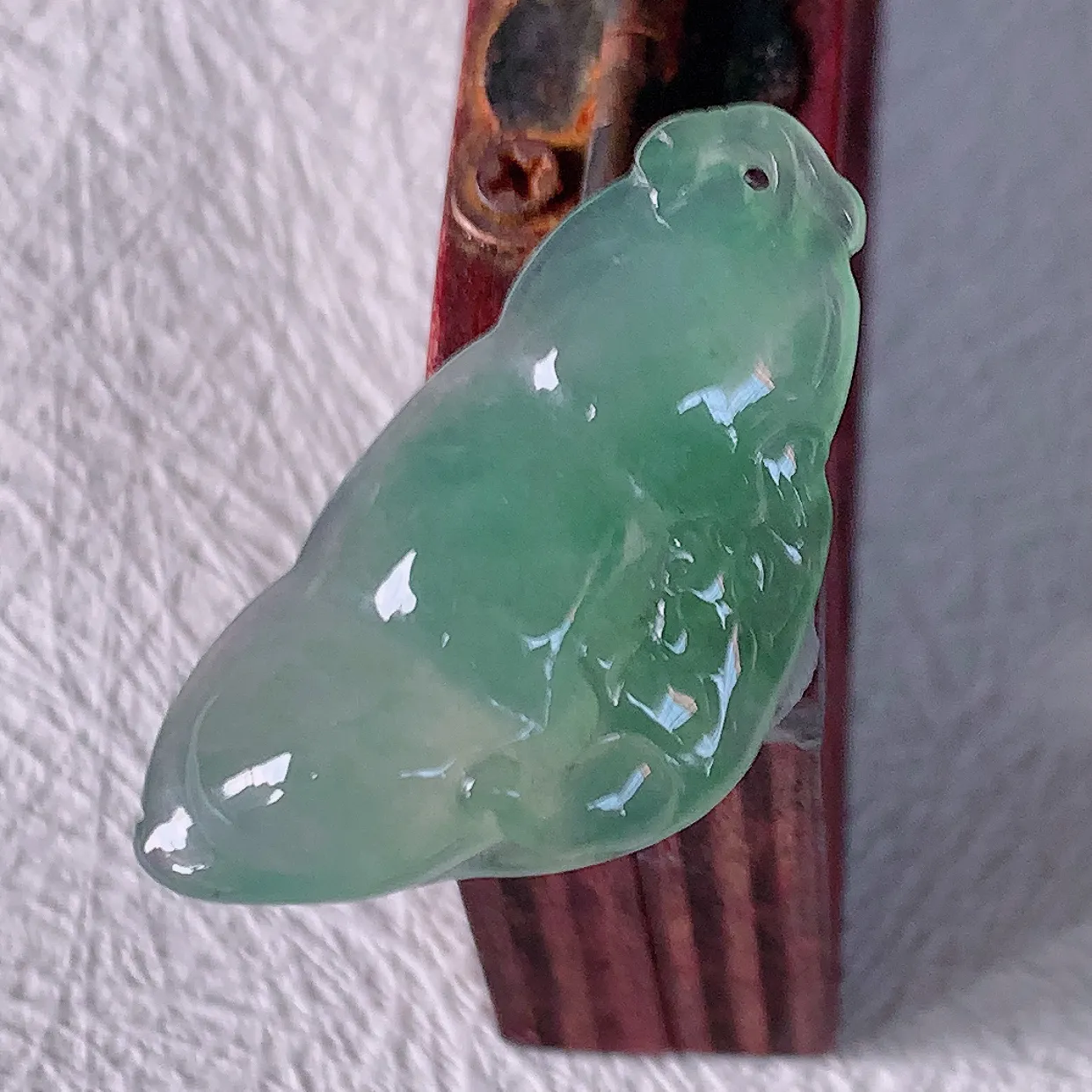 自然光实拍，冰种飘花翡翠福豆吊坠，寓意“四季平安，福气满满”胶感十足，饱满，佩戴效果优雅迷人！#46.28