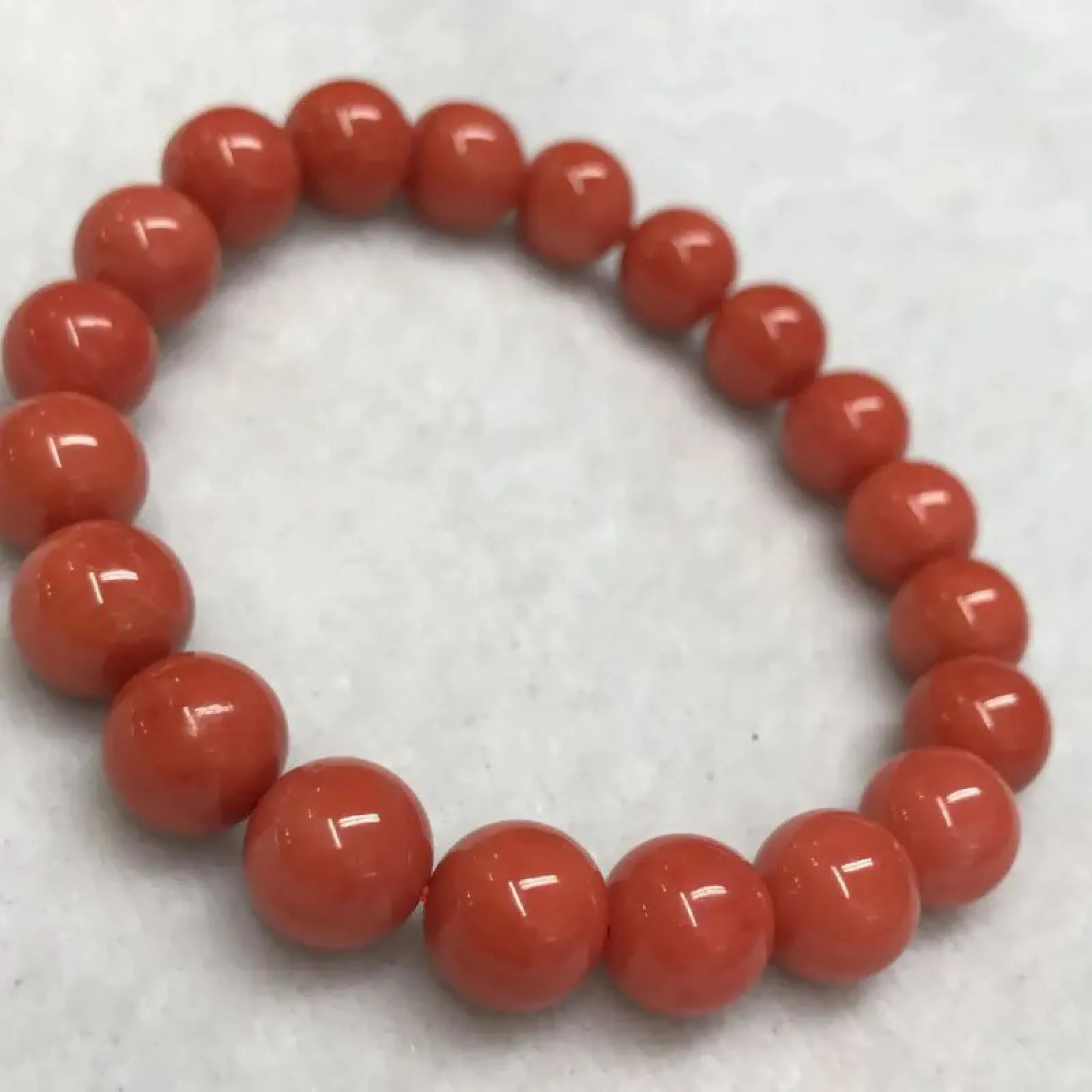 【天然橘红珊瑚10mm大圆珠手串】收藏爱好者提供！意大利产地，沙丁材料，橘红色，光泽柔润透亮，直径约为9.8-9.1mm左右，重量23.95克。珊瑚本为佛教珍宝，来自深海千年生长，属于有机宝石，气场强大，珍贵！每粒均为天然无添加无修补！收藏精品！传承宝贝！男女皆可佩戴！
