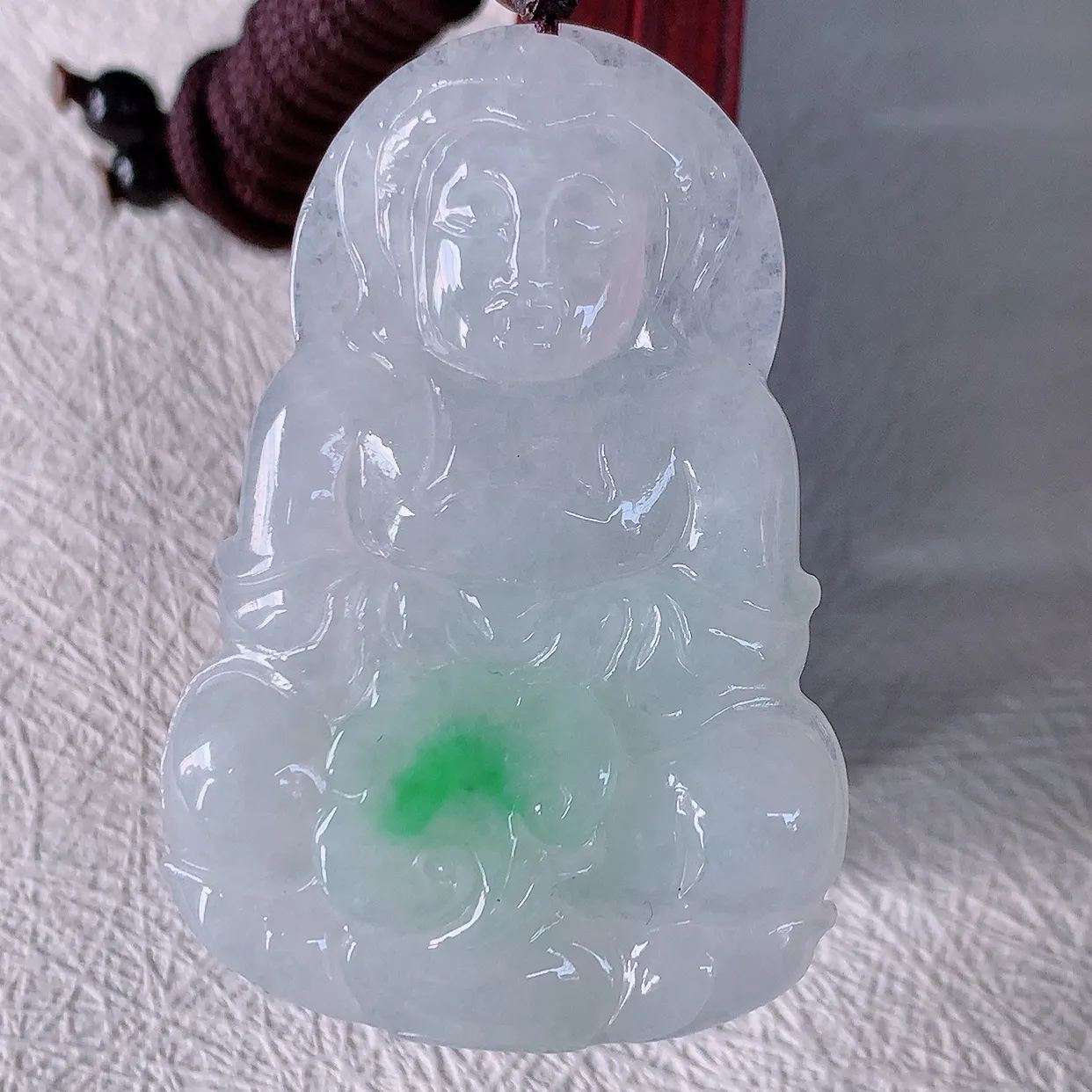 自然光实拍，冰润飘绿翡翠保平安观音菩萨吊坠，玉质莹润，佩戴佳品，#46.28