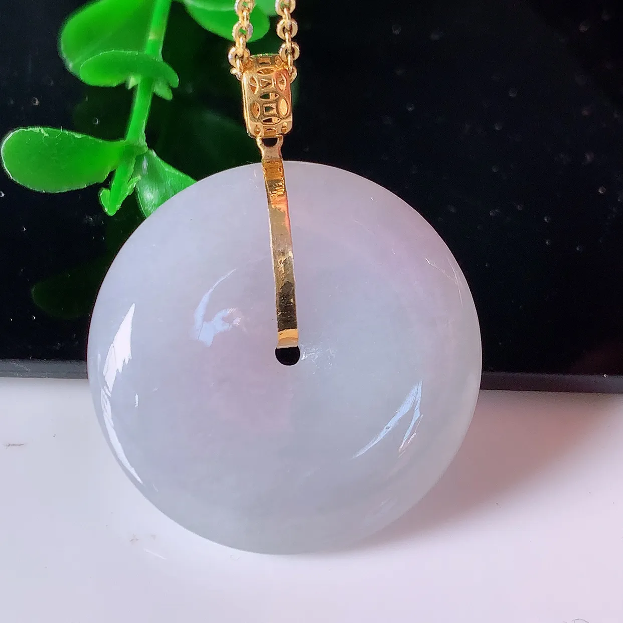 自然光实拍，18K金镶嵌紫罗兰翡翠平安扣吊坠，玉扣，冰润光泽，寓意平平安安，平安扣佩戴时尚漂亮！#41.28整体31-25-6.6裸石25-25