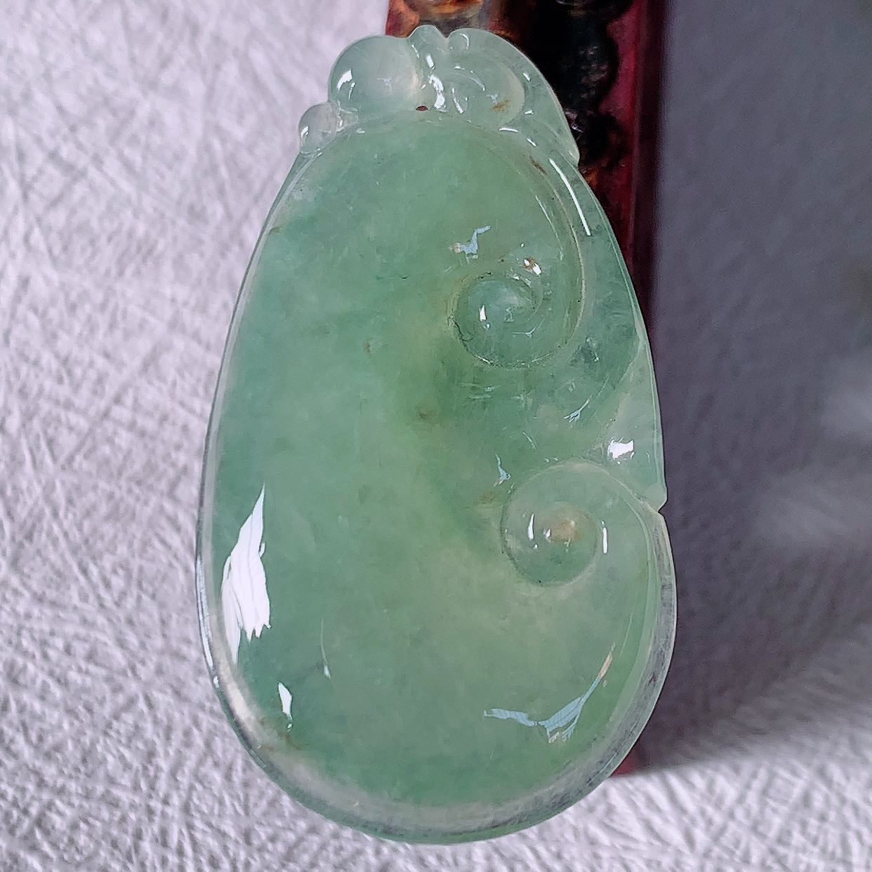 自然光实拍，冰种满绿翡翠如意吊坠，上身效果非常美，饱满大气，工艺美，万事如意，如意一生 #01.28