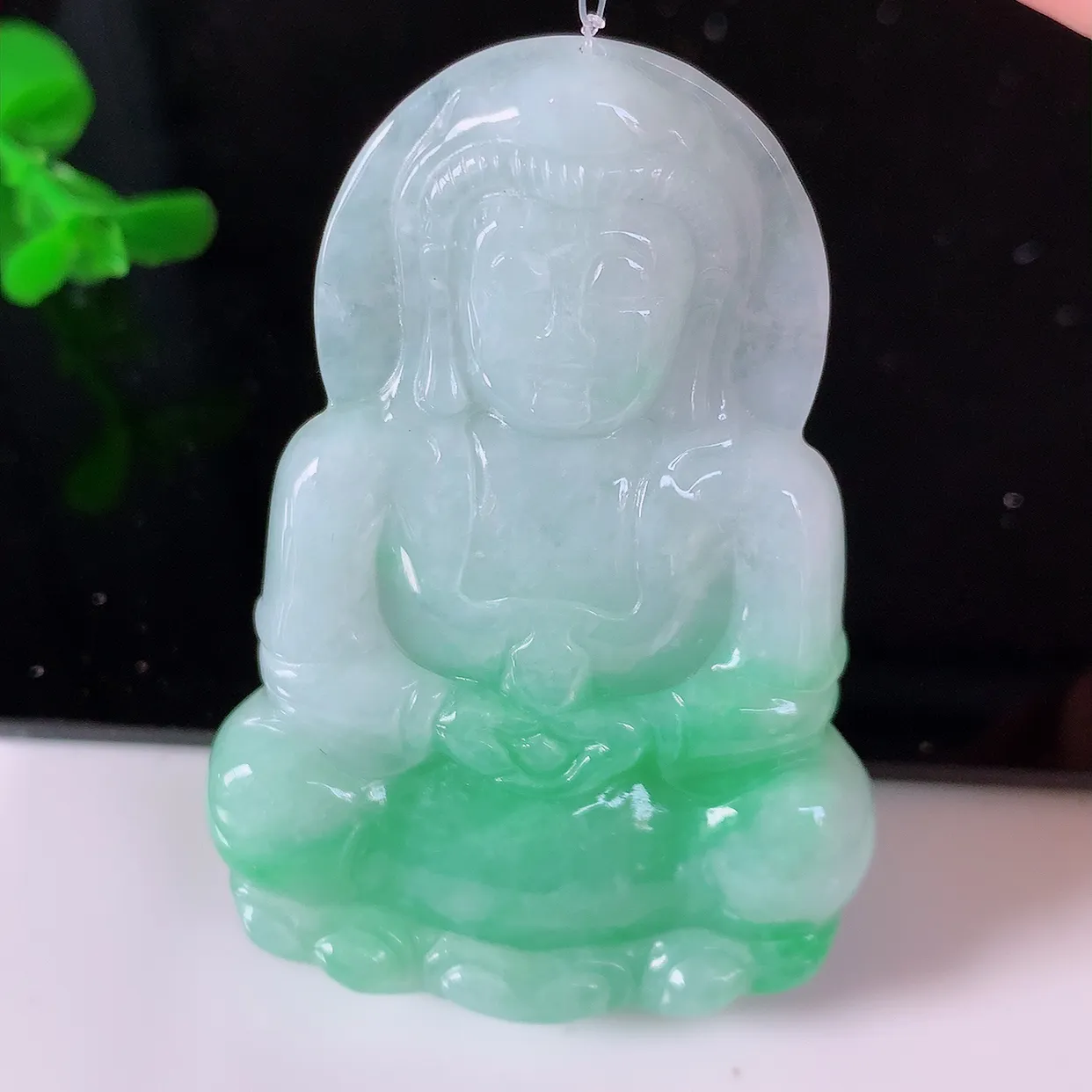 自然光实拍，冰润飘绿翡翠保平安观音菩萨吊坠，玉质莹润，佩戴佳品，#49.28